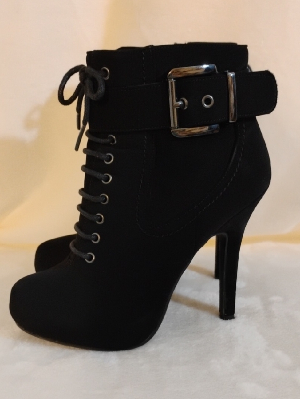 Madeline Stuart Black Lace-Up High Heel Ankle Boots with Buckle Size 5 1/2 M - Picture 3 of 9